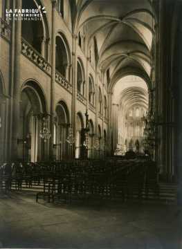 Saint Etienne nef intérieure